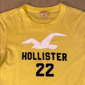 Yellow Hollister Men’s  graphic t-shirt size small